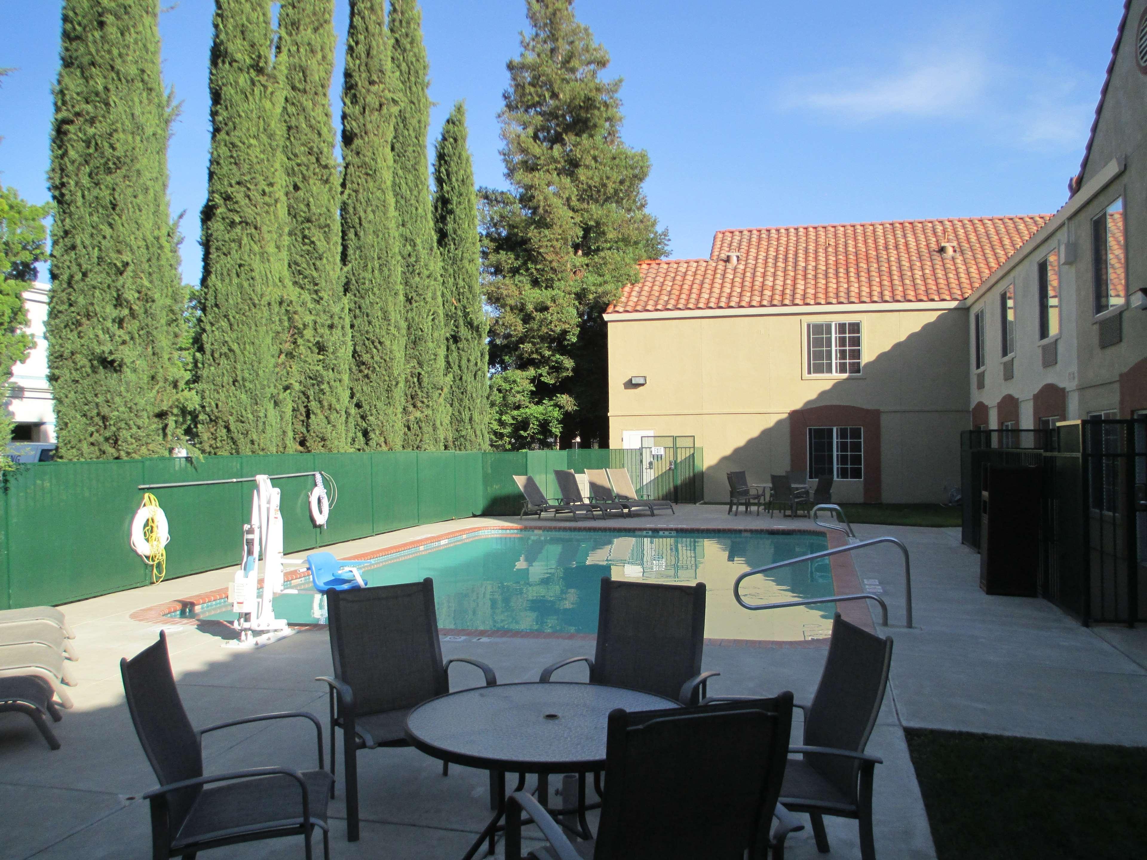 Best Western Brentwood Inn Extérieur photo